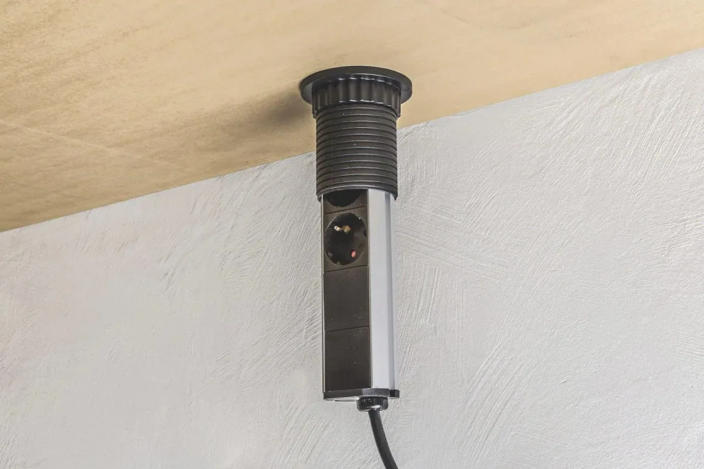 Retractable 3-fold energy column