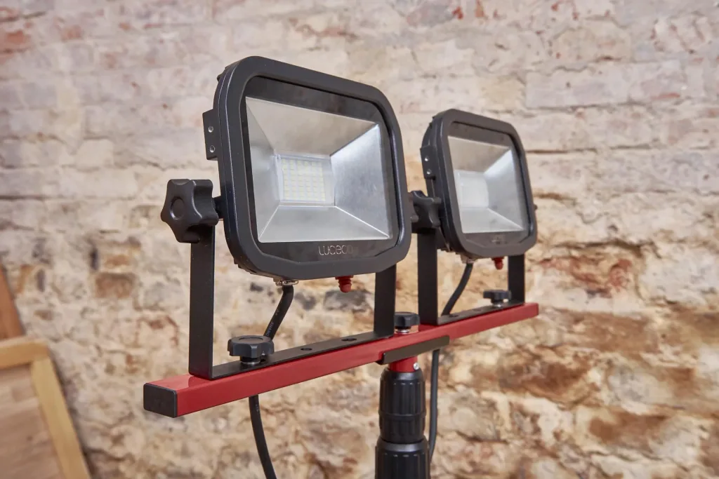 LED tripod floodlight for indoor and outdoor use with 2 x 22 watts