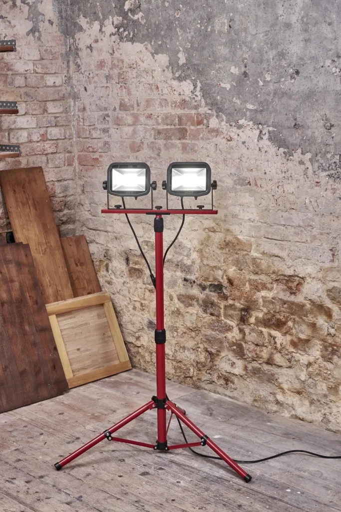 LED tripod floodlight for indoor and outdoor use with 2 x 22 watts