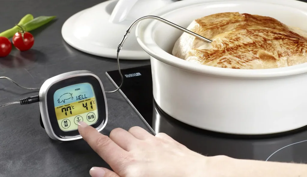 Digital roasting and grilling thermometer with touchscreen