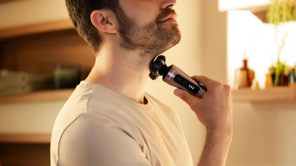 Battery/Mains Rotary Shaver "ProClub" MS8130 Wet & Dry