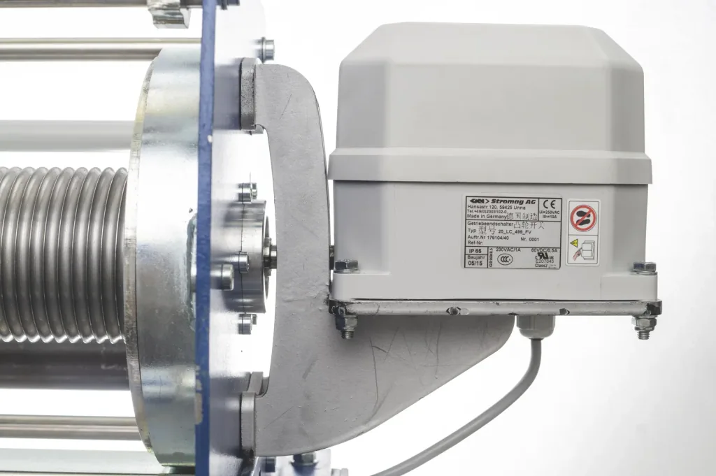 Electric cable winch PFW-C 500 ready for use, max. 500 kg (1st layer), 400V, 50 m cable, IP55, hoist winch for material transport