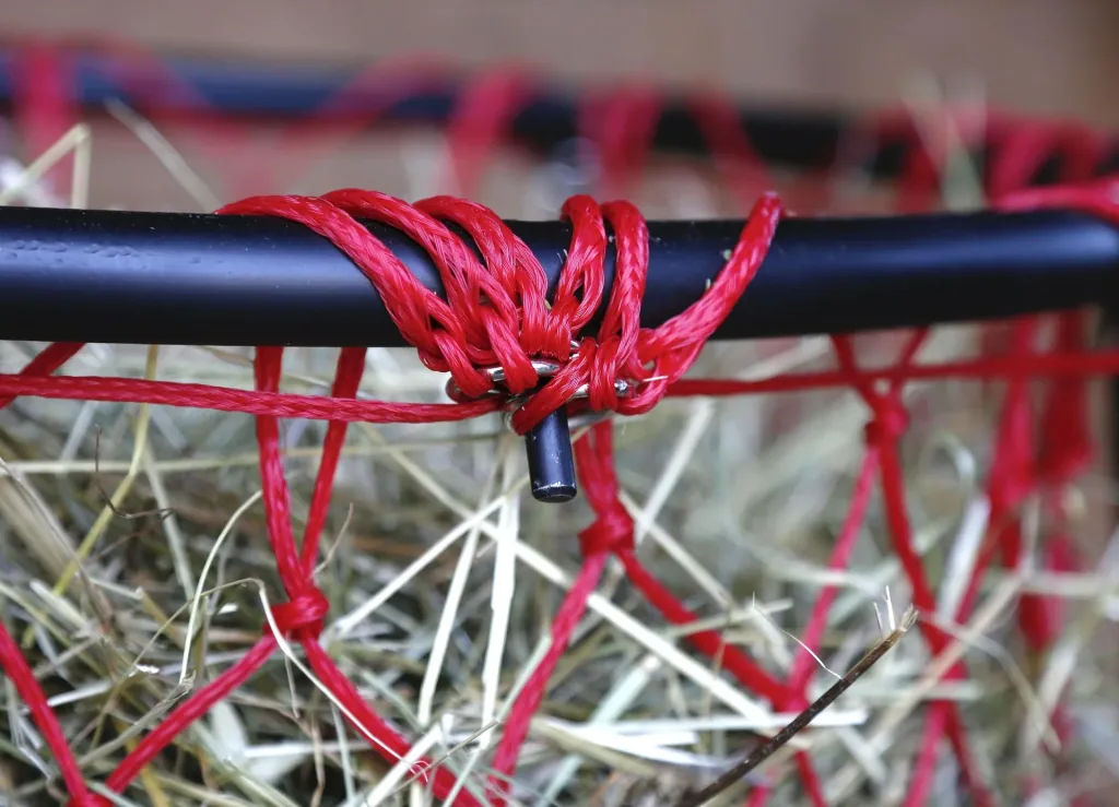 Filling aid for hay nets
