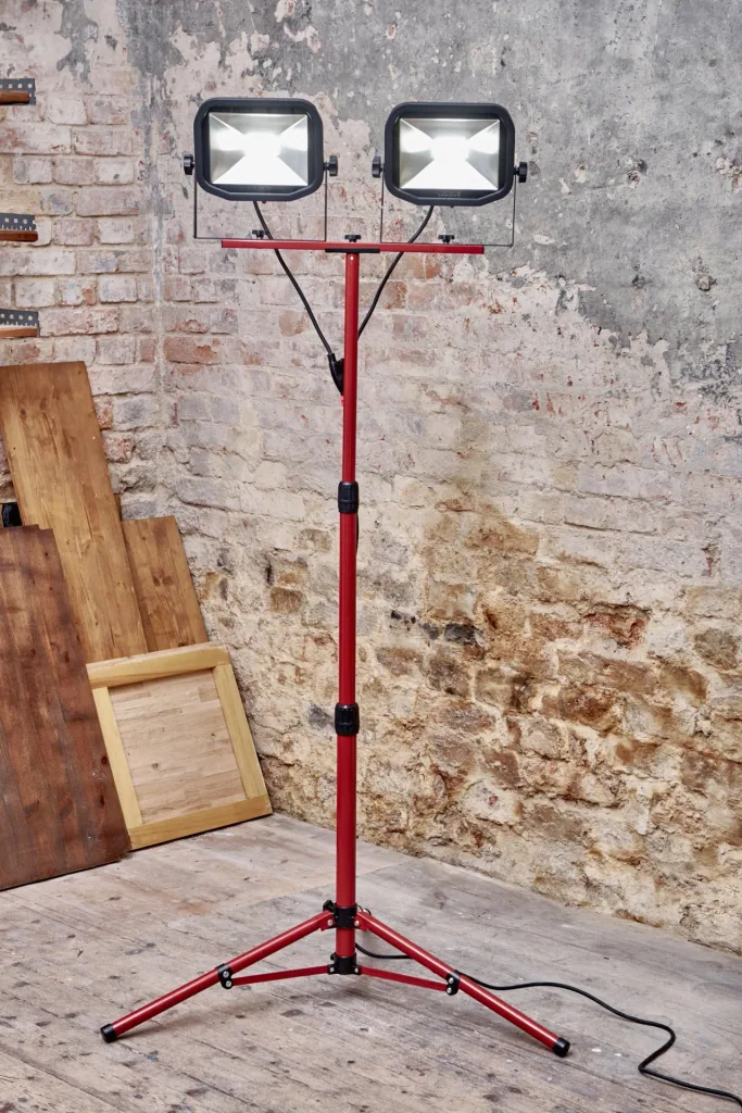 Tripod spotlight 2 x 3000 lumens 5000 K 3 m cable Y - connection