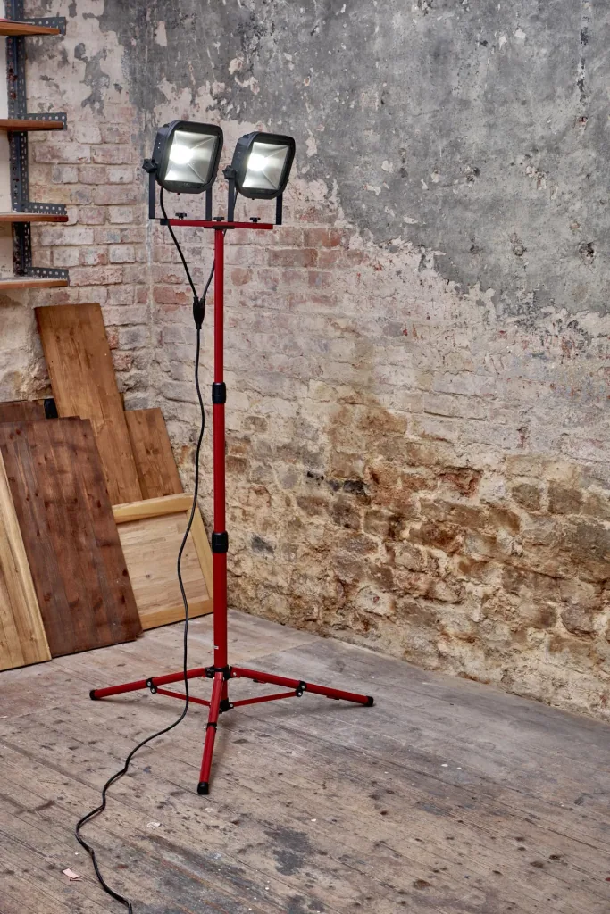Tripod spotlight 2 x 3000 lumens 5000 K 3 m cable Y - connection