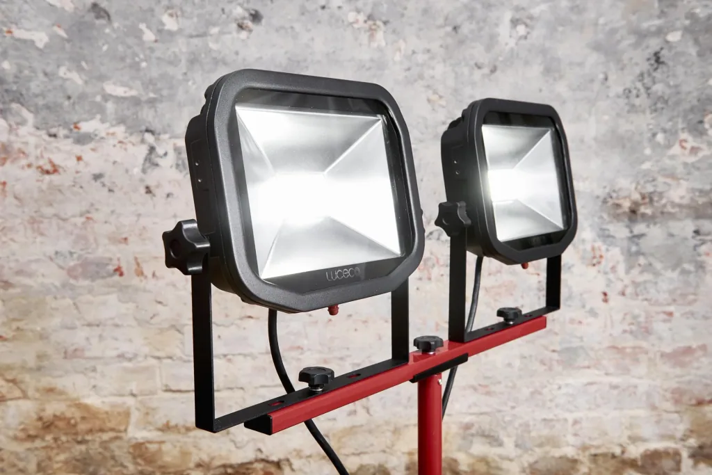Tripod spotlight 2 x 3000 lumens 5000 K 3 m cable Y - connection