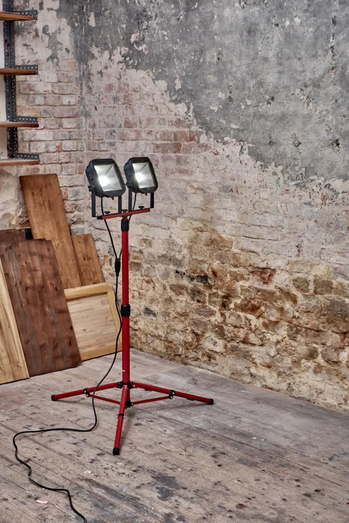Tripod spotlight 2 x 3000 lumens 5000 K 3 m cable Y - connection