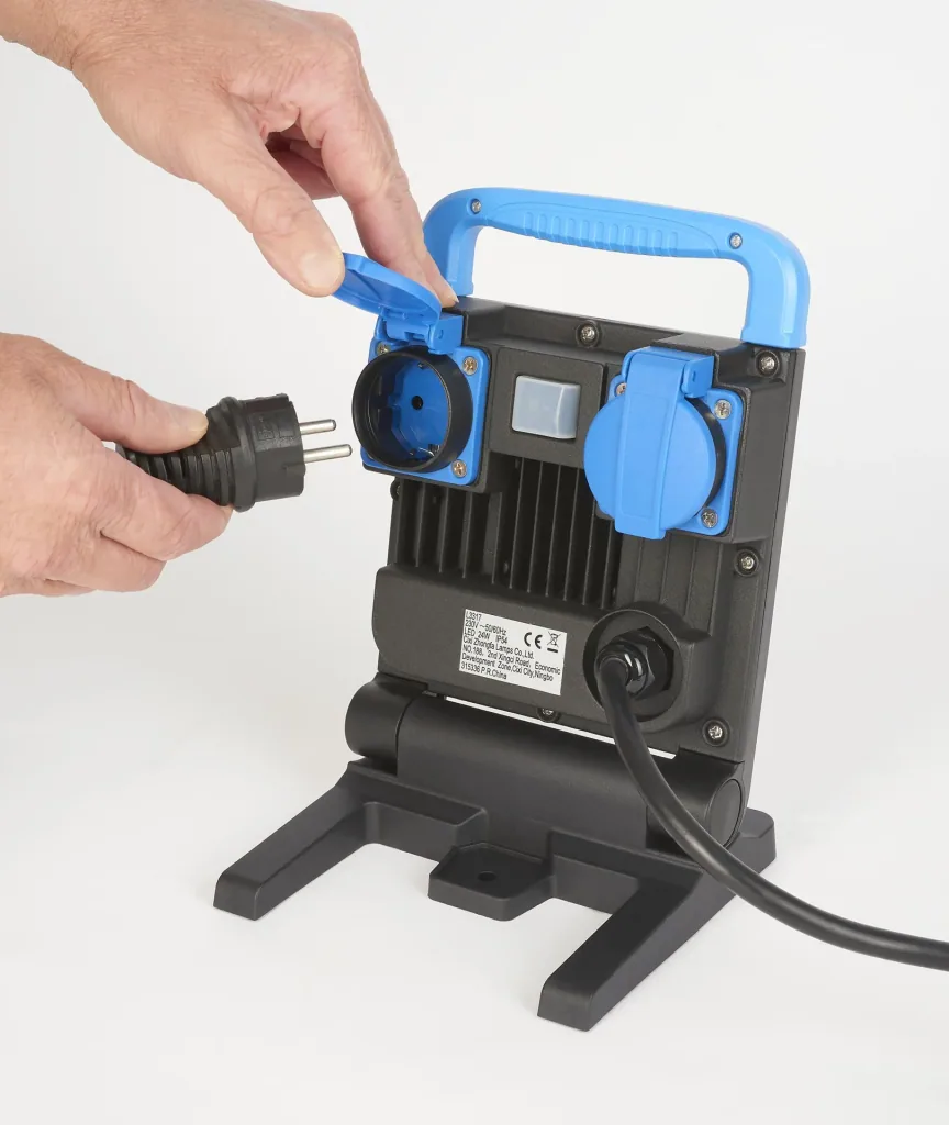 24 W LED work light with 2 sockets