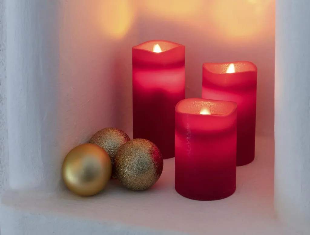 LED real wax candles with timer and flickering light - set of 3 in red