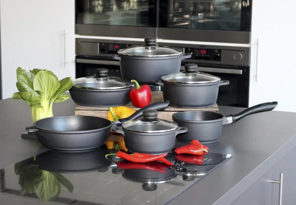 Black 10-piece cookware set