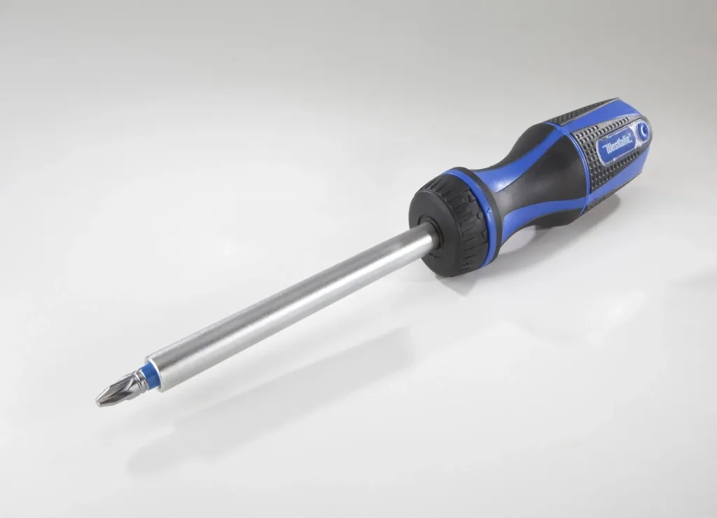 Professional ratchet screwdriver with 1/4" magazine