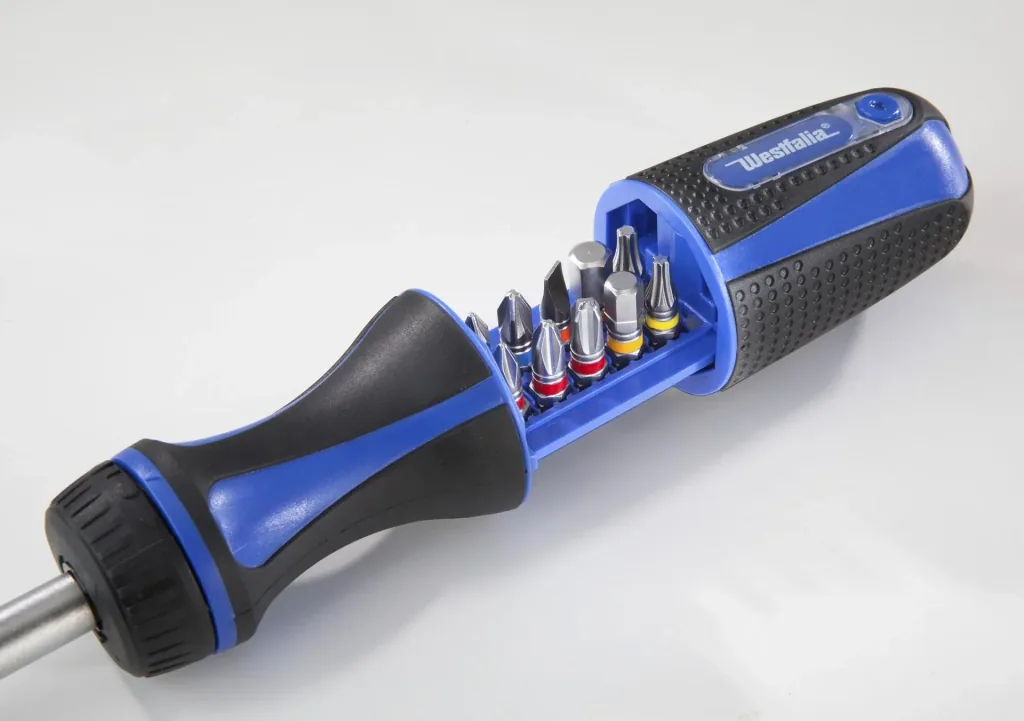Professional ratchet screwdriver with 1/4" magazine
