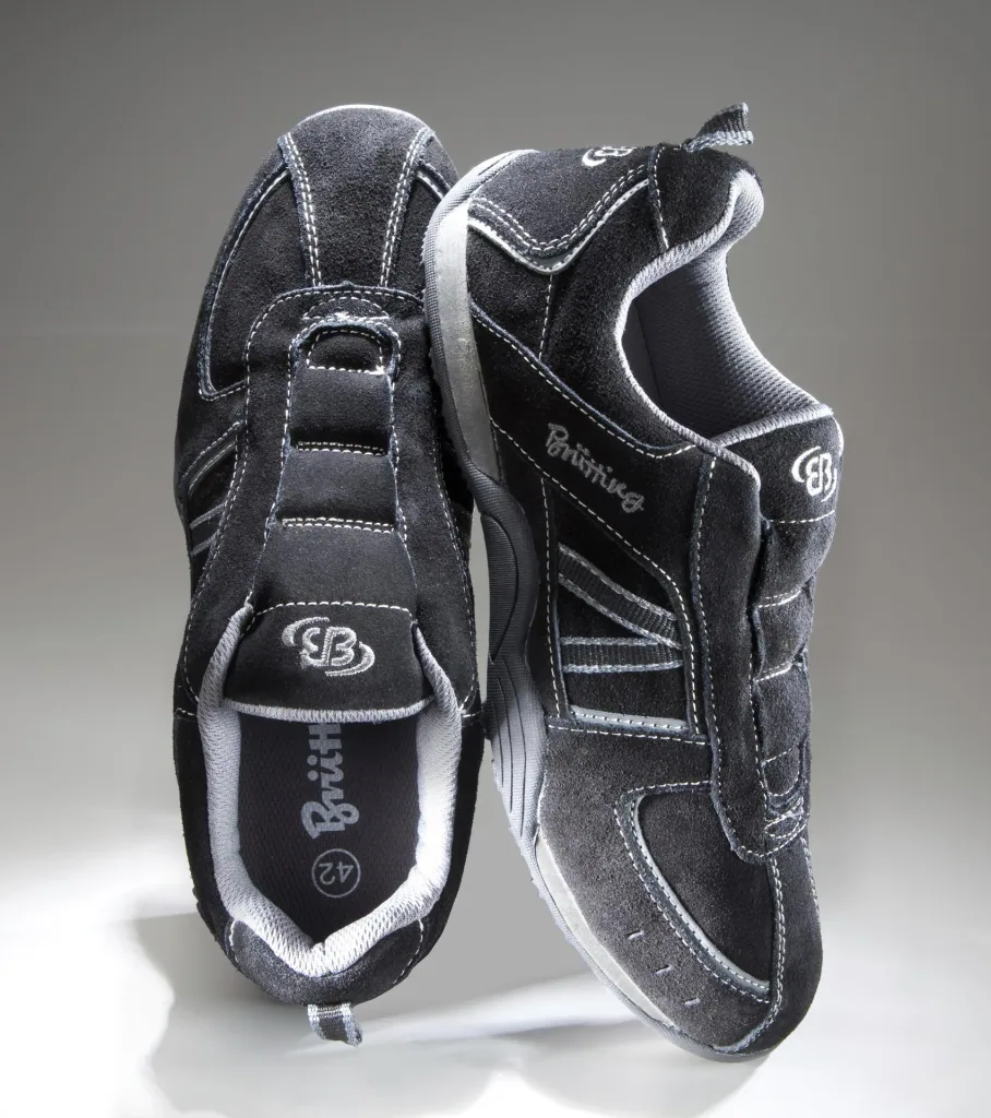 Trekking shoe color gray with black trim, size 40