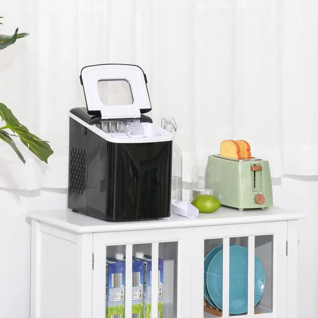 Ice cube machine with automatic cleaning function black