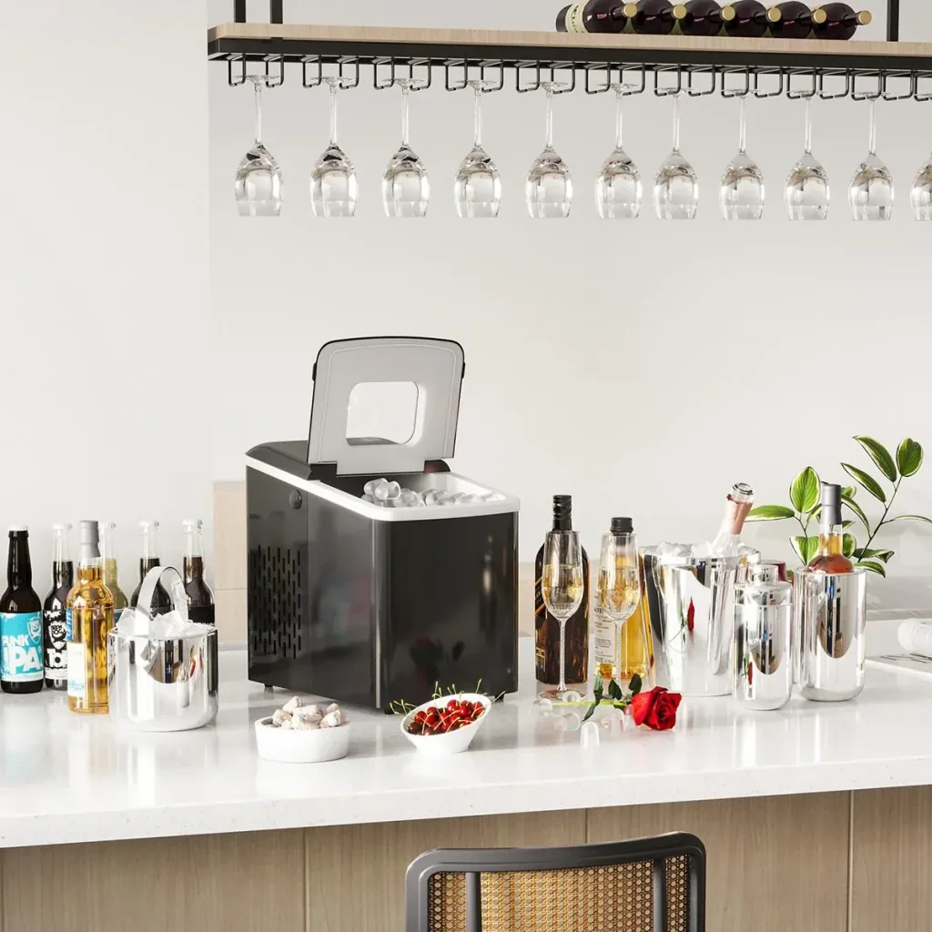 Ice cube machine with automatic cleaning function black