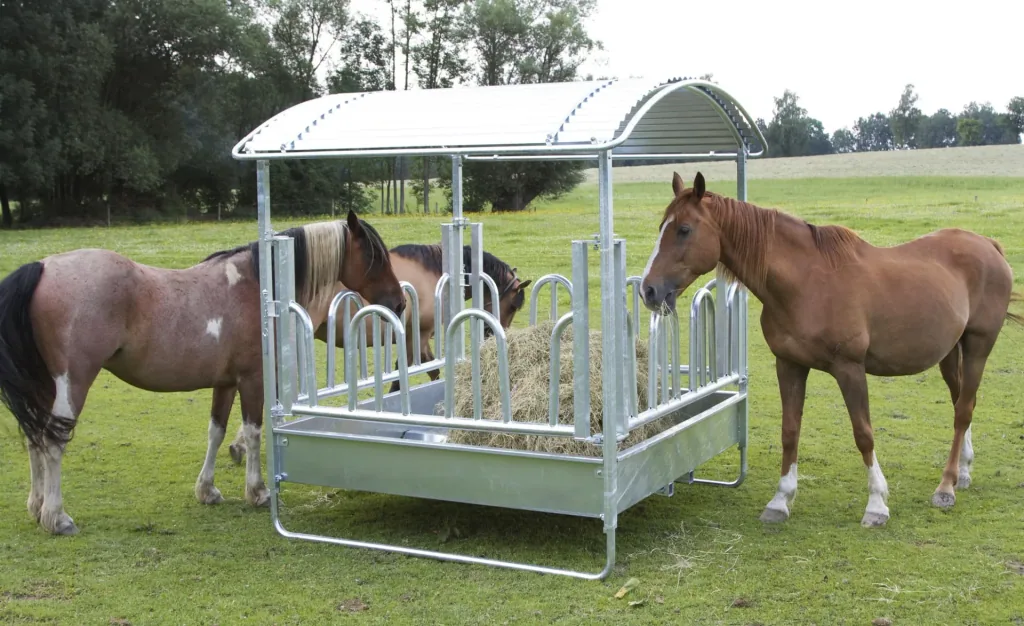 Square hay rack with palisade feeding grid, for cattle and horses