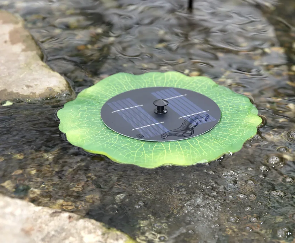 Solar pond aerator Lily
