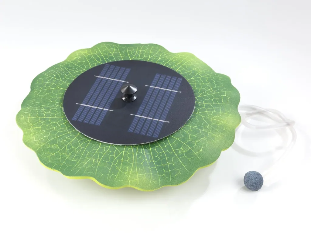 Solar pond aerator Lily