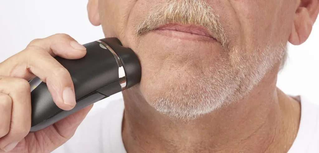 Razor with LED lighting