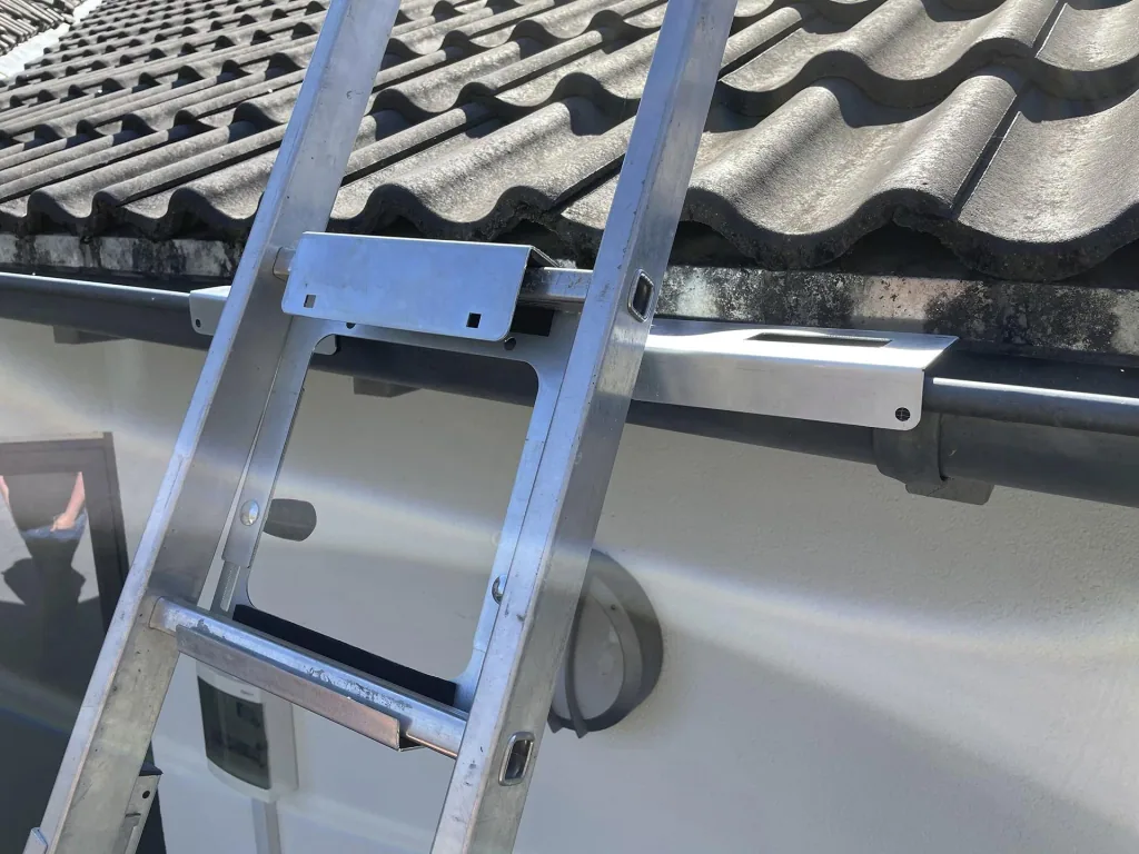 Ladder head safety device