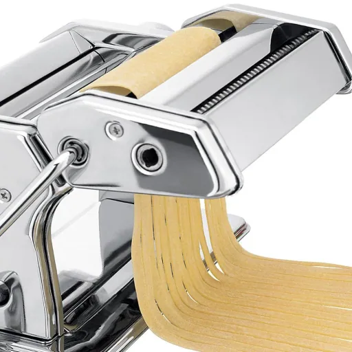 Pasta machine for pasta