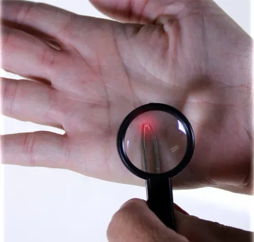 Magnifying tweezers 2 in 1, 5x magnification