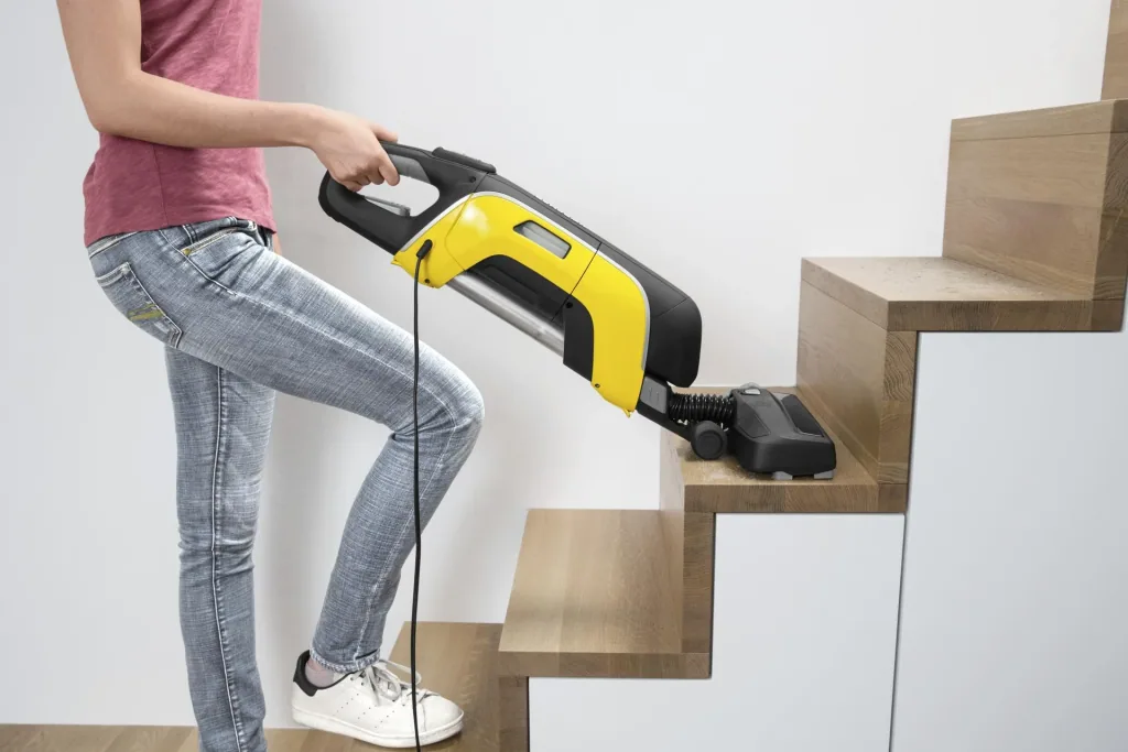 Compact vacuum cleaner “VC5”, black/yellow, 500 watts