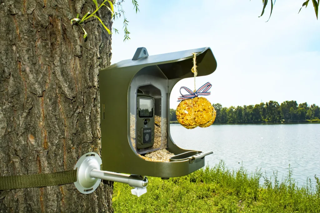 Full HD camera for bird and small animal observation with PIR sensor, microphone and speaker