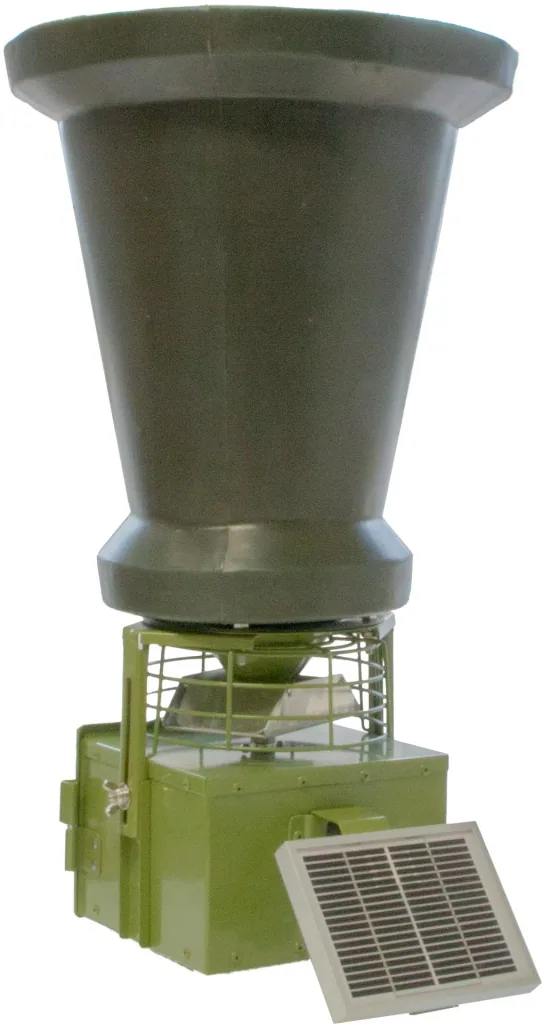 Automatic feeder Pro 12V including storage container and solar charger