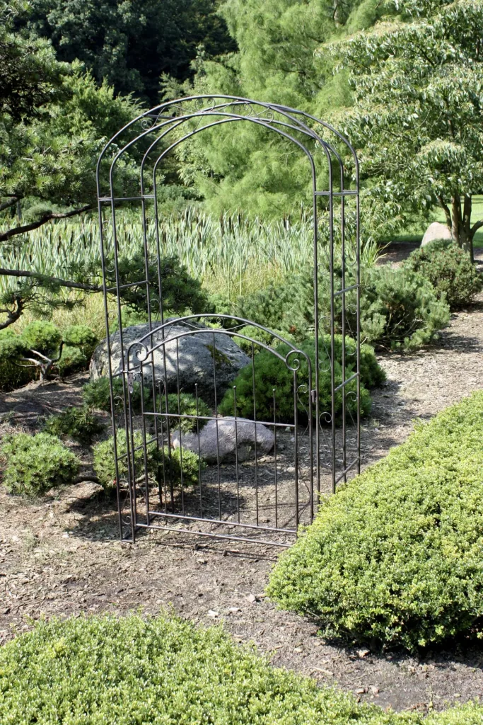 Gate with rose arch "Mayon"