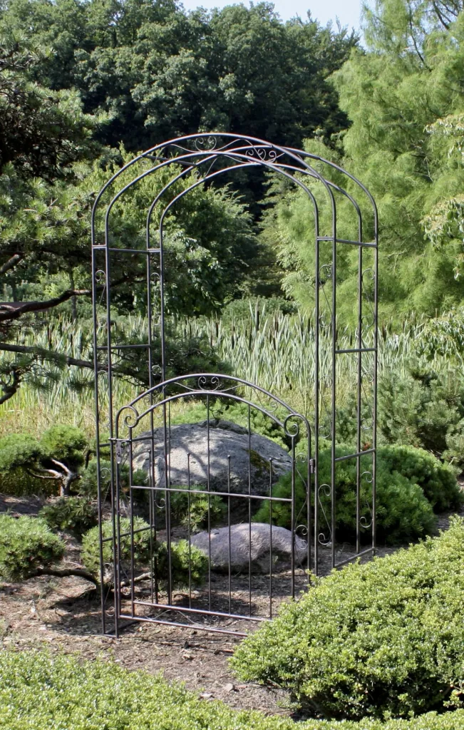 Gate with rose arch "Mayon"