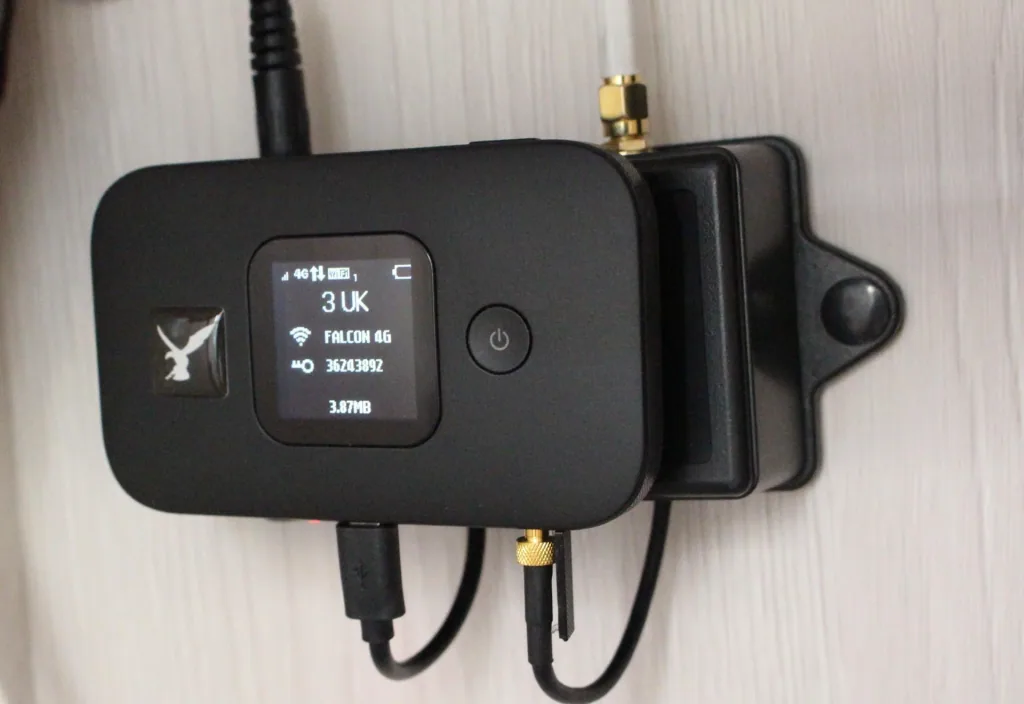 RURAL LTE broadband antenna and router