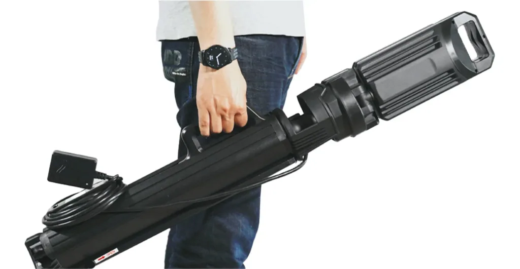 Double LED spotlight with integrated tripod for battery and mains operation