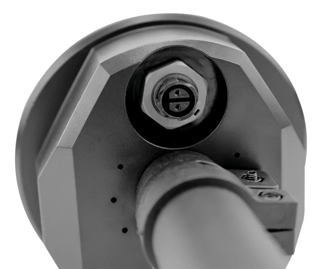 Double LED spotlight with integrated tripod for battery and mains operation