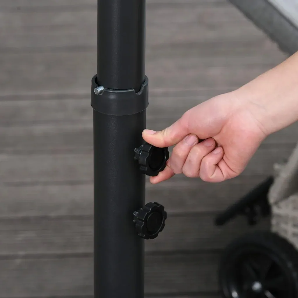 Cantilever umbrella with hand crank