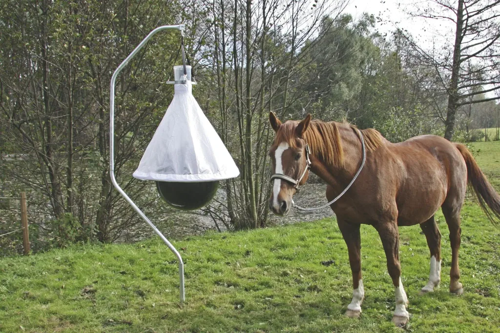 Horsefly trap "Taon X" including rod for hanging