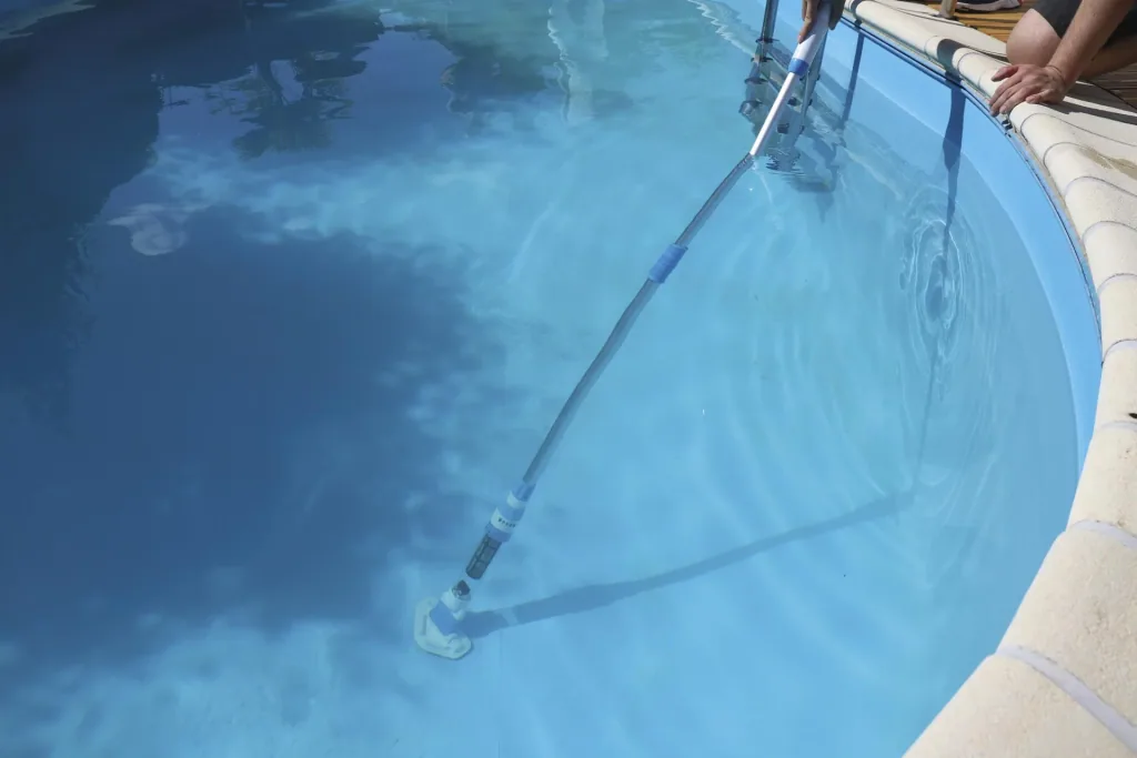 Cordless pool vacuum cleaner "Sweep 2000", up to 24 l/min flow rate