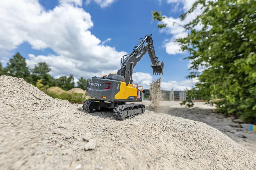 Crawler excavator Volvo 2.4 G 100% RTR 1:16
