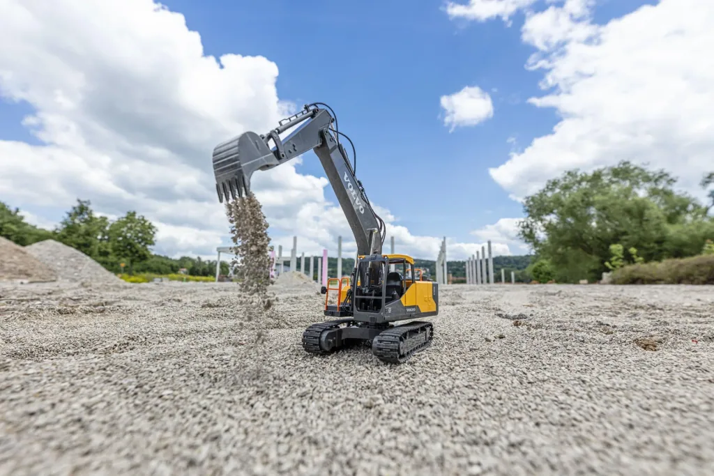 Crawler excavator Volvo 2.4 G 100% RTR 1:16