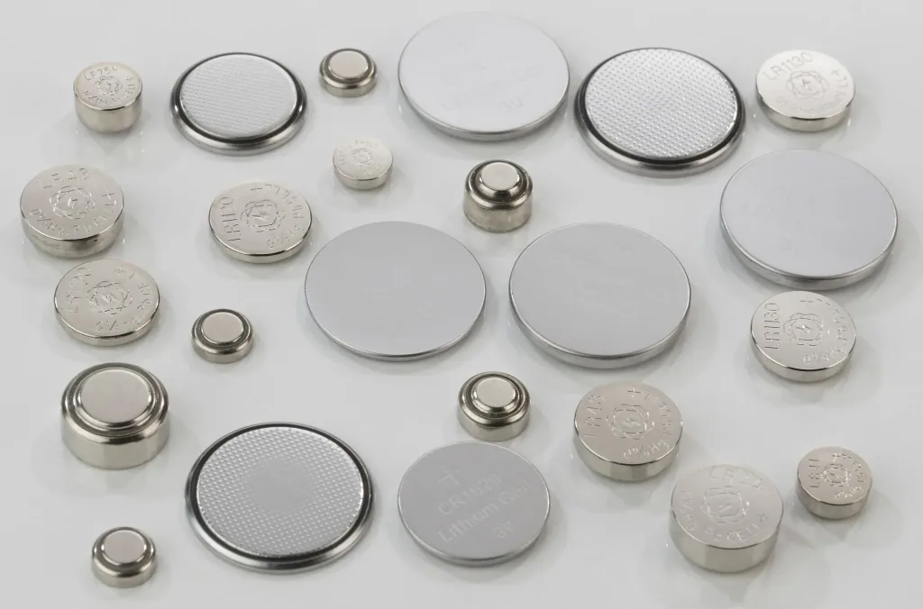Alkaline and lithium button cell assortment - 24 pieces