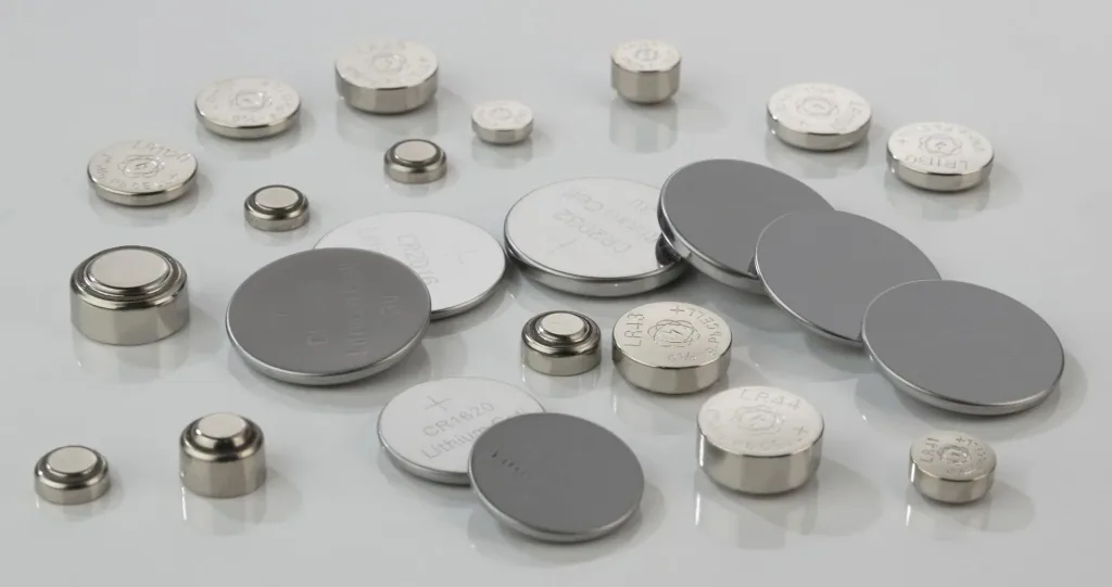 Alkaline and lithium button cell assortment - 24 pieces