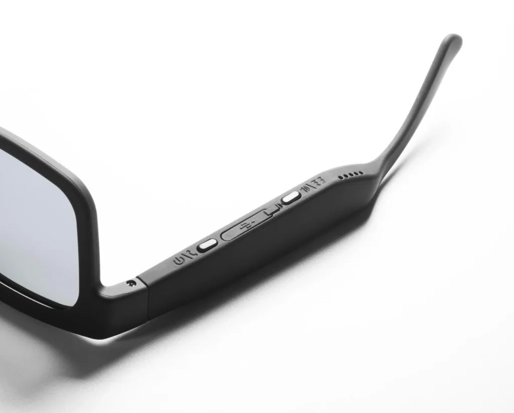 Sunglasses with Bluetooth headphones, microphone and voice assistant function
