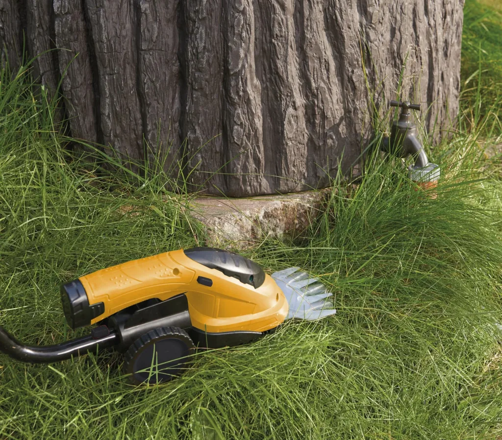 Li-Ion cordless grass and shrub shears set with garden bag, multi-sharpener and 3.6V cordless screwdriver