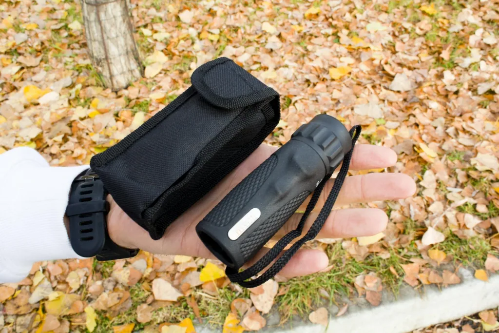 Monocular with eyepiece adjustment, black