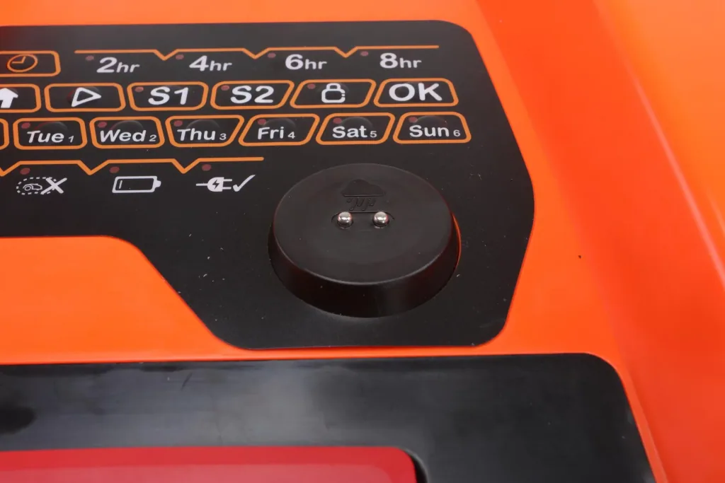 Robotic lawnmower Classic 500B - up to 500 m²
