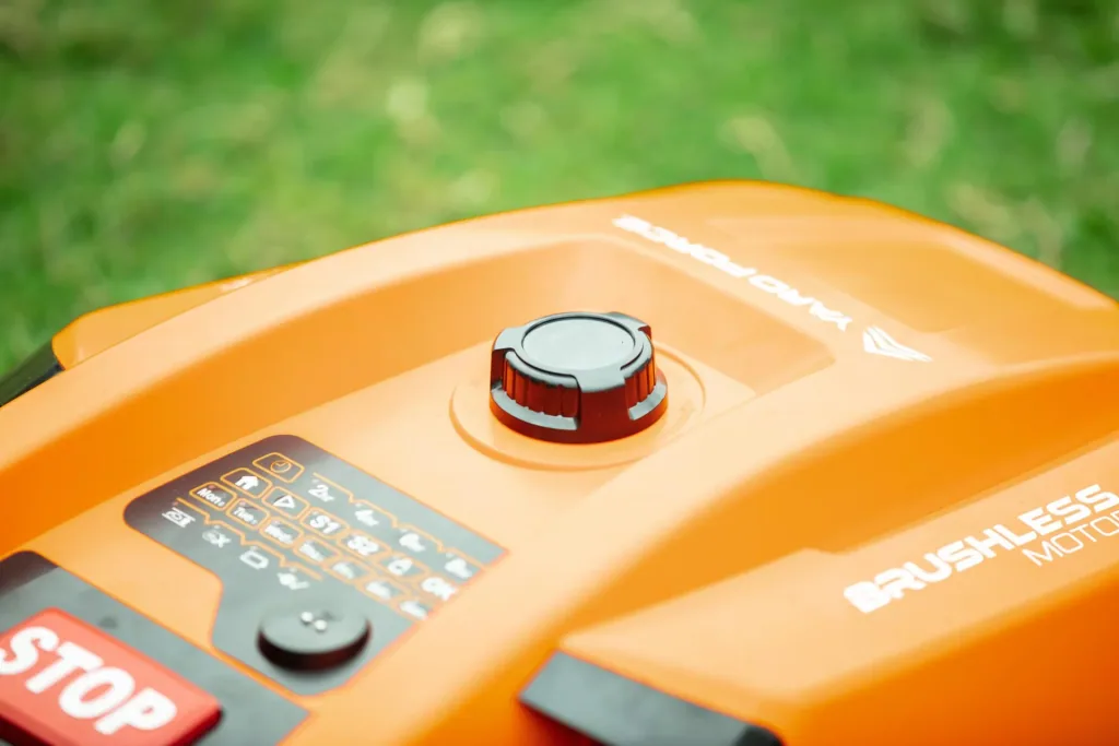 Robotic lawnmower Classic 500B - up to 500 m²