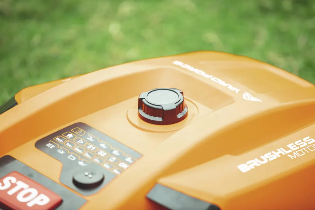 Robotic lawnmower Classic 500B - up to 500 m²