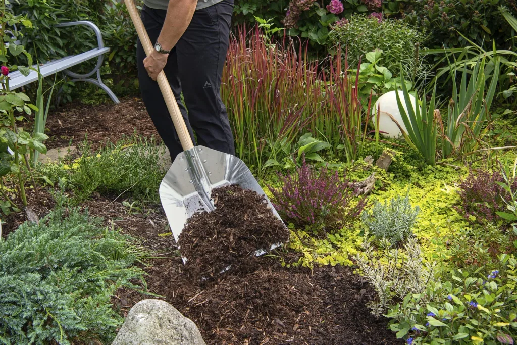FAVORIT light metal, Halle rim shovel, size 9, protective edge, ash long handle 130 cm