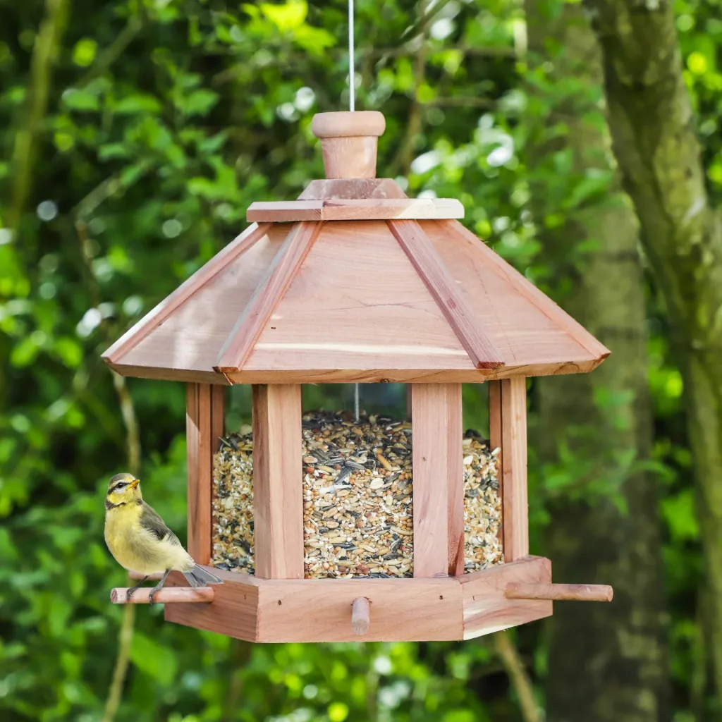Bird feeder "Cedarwood"