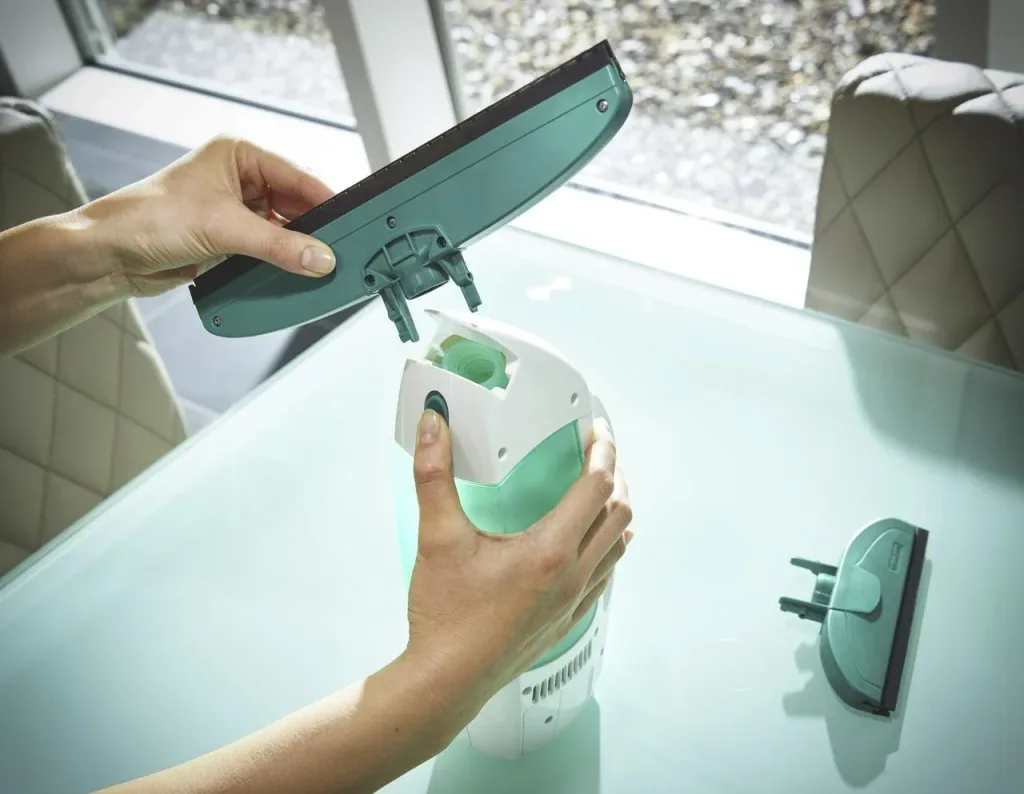 Cordless window vacuum "Dry & Clean" with spray, handle and washer + FREE window spray 500 ml